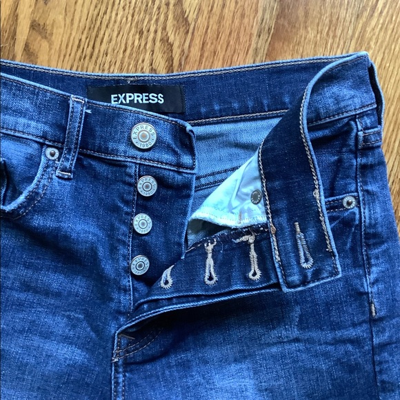 Express frayed edge shorts. - Picture 2 of 4